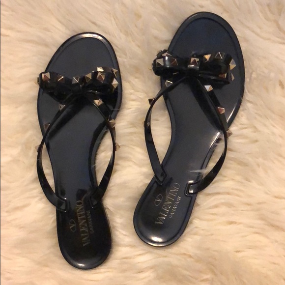 valentino black bow flip flops